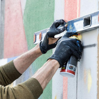 dettagli nella preparazione del murales